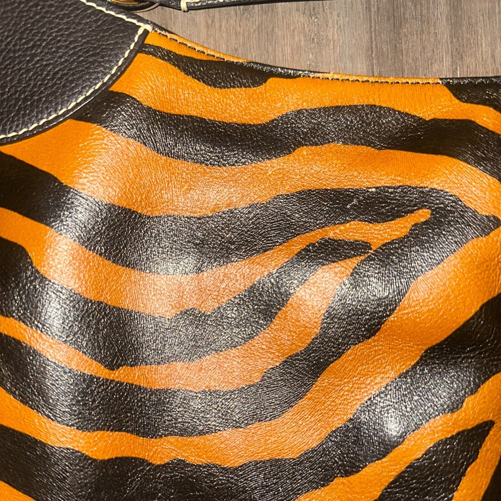 Dooney & Bourke Tiger Print Tote Purse Brown Black Bag Vintage RARE Shoulder - Picture 3 of 7